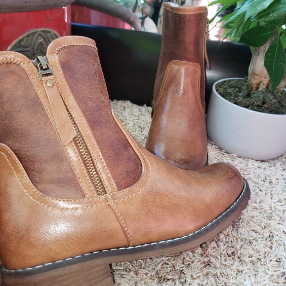 Vangelo Cognac Brown Ankle Boots - Picture 4 of 9